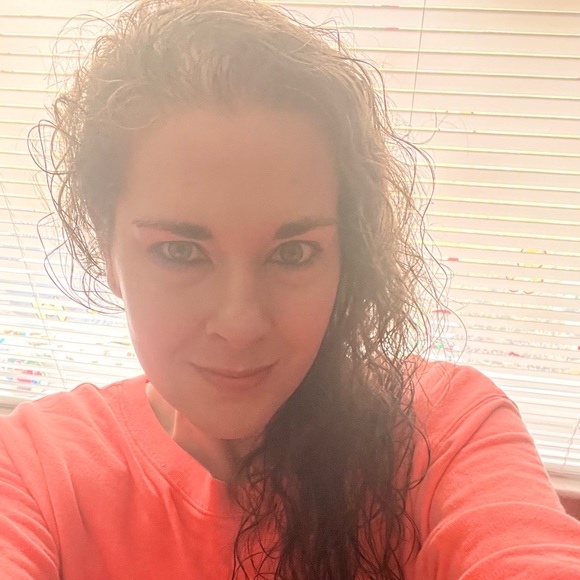 Meet your Posher, Jessica - Picture 2 of 2